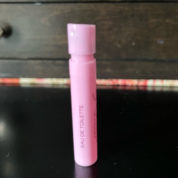 Bright Crystal Versace Eau De Toilette Spray - 5 for $25 for items marked with ⭐ - Picture 3 of 4